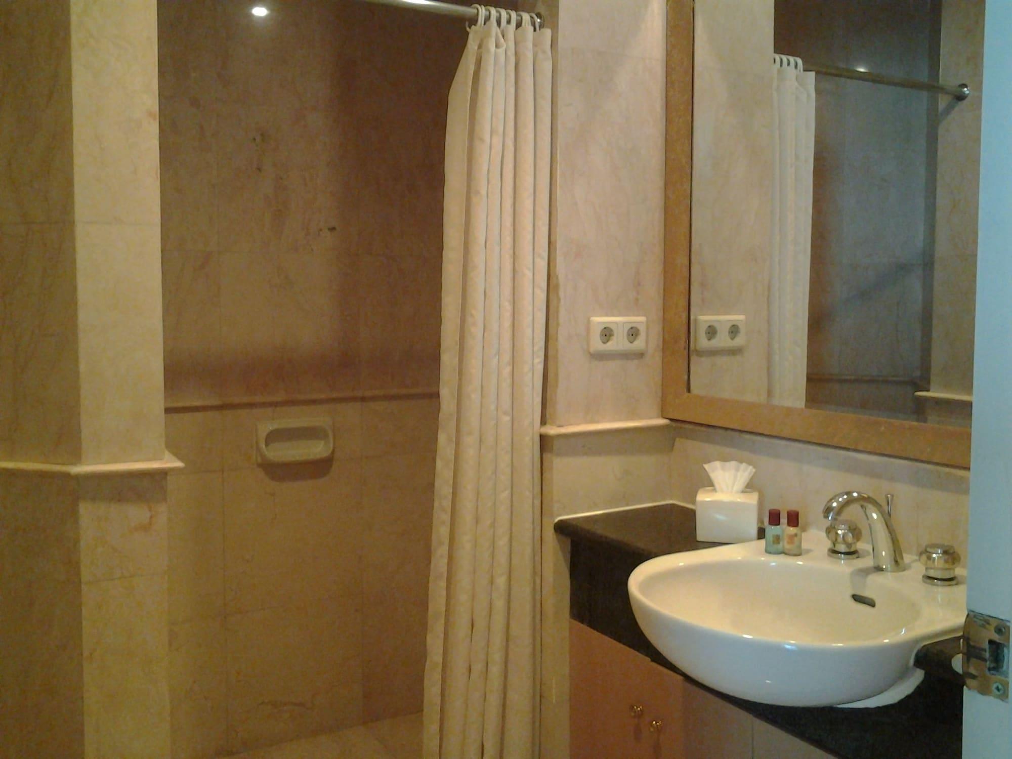 Batavia Hotel & Serviced Apartments Dżakarta Zewnętrze zdjęcie